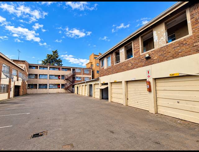 2 BEDROOM FLAT FOR SALE IN VEREENIGING CENTRAL